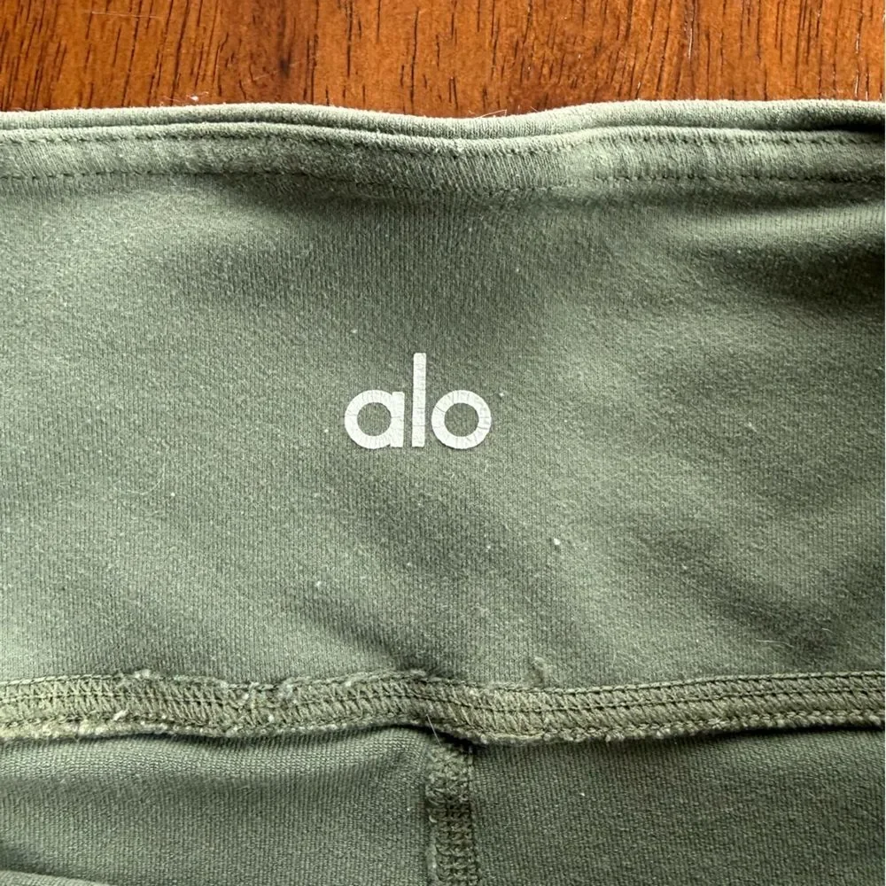 Alo Yoga High-Waist Moto Legging olive green colorway Jungle Glossy Motto Small